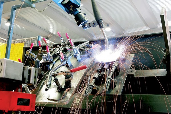 Ρομπότ και εργαλειομηχανές τελευταίας τεχνολογίας στο εργοστάσιο της Tecnigas