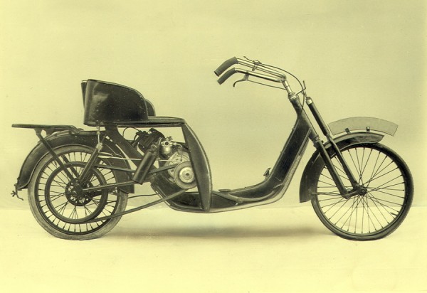 Μετά, το 1922, ήρθε το μεγαλύτερο και πιο "σκουτερ" DKW Lomos