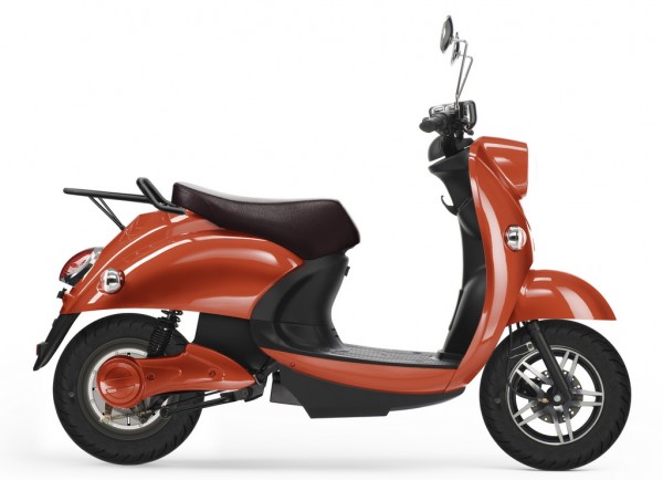 unu-lo-scooter-elettrico-presskit-intermot-2014-productshot-2