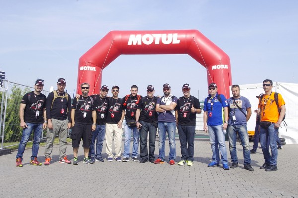 Η αποστολή της Motul στο Sachsenring. Συνεργάτες της εταιρίας, δημοσιογράφοι, νικητές διαγωνισμών όλοι μαζί στη μεγάλη γιορτή