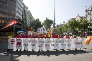 Πορεία διαμαρτυρίας εργαζομένων της Derbi στους δρόμους της Βαρκελώνης
