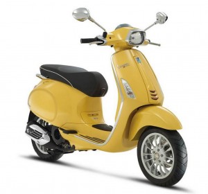 Νέοι τροχοί, προβολέας, σέλα για τη νέα Vespa Sprint σε κυβισμούς 50, 125, 150