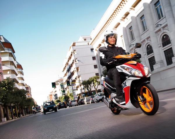 honda-moto-press-kit-eicma-2014-nsc50r-scooter-2015-01