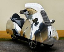 ΕΞΩΦΡΕΝΙΚΑ ΣΚΟΥΤΕΡ: Ένα Peugeot art Deco