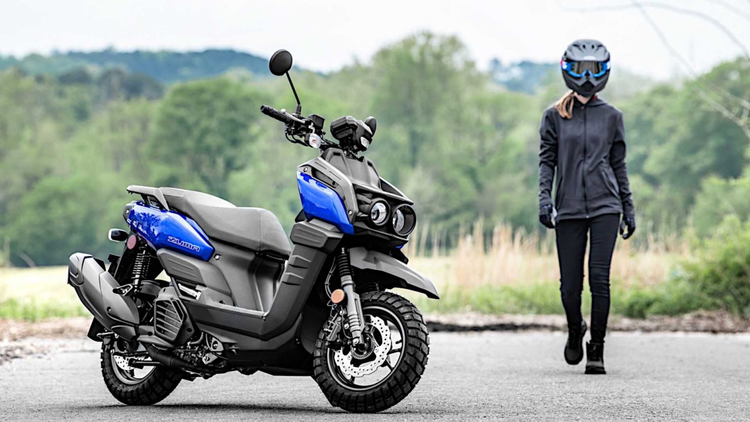 2022-yamaha-zuma-125-walking - SCOOTERNET