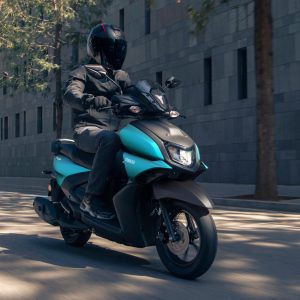 Yamaha RayZR 125 2025: Με νέο χρώμα και συνδεσιμότητα