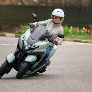 Yamaha Tricity 125 2025: Τώρα με TFT οθόνη 