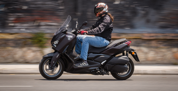 Yamaha XMAX 300 Tech MAX 2025, Δοκιμή: Αναβάθμιση με ουσία