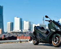 Suzuki: Νέα χρώματα για το Burgman 400  