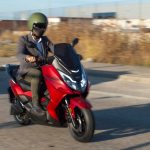 Invicta Electric: σκούτερ που φτάνει τα 270 χλμ. αυτονομίας  
