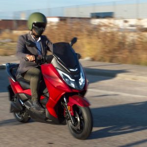 Invicta Electric: Σκούτερ που φτάνει τα 270 χλμ. αυτονομίας  