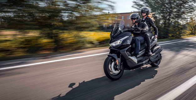 Οδηγός Αγοράς: 5 Ταξιδιάρικα Maxi σκούτερ 350cc 