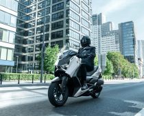 Yamaha XMAX 300 Tech Max: Με δώρο keyless top box 920€