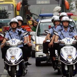 Κίνα: Η αστυνομία που επιχειρεί με… σκούτερ