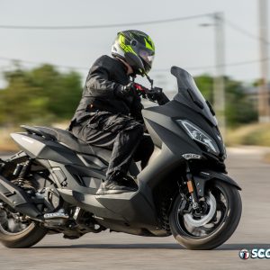 Thrust 300 Explorer GT ABS+TCS, TFT: Πλήρες και μόλις στα 3.995 € 